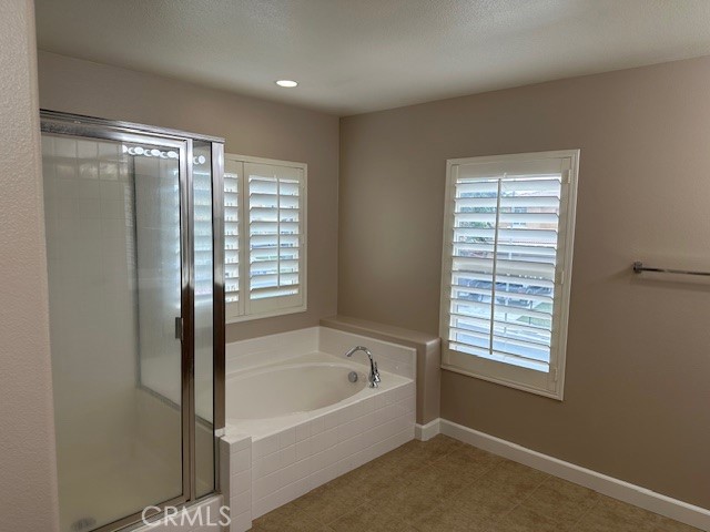 650 Winter Pine Street Beaumont, CA 92223 - Photo 13 of 32 a spacious bathroom with a bathtub and a shower