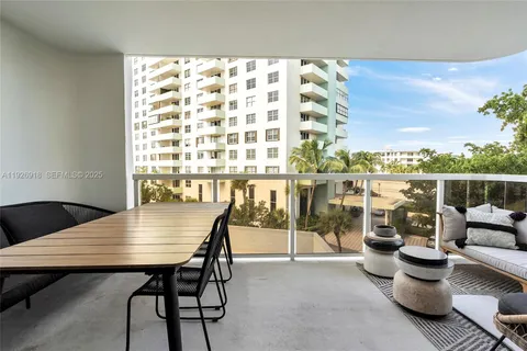 $1,150,000 | 9 Island Avenue, Unit 415, Miami Beach, FL 33139