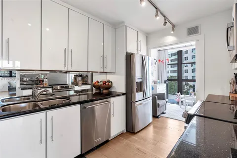 $1,150,000 | 9 Island Avenue, Unit 415, Miami Beach, FL 33139