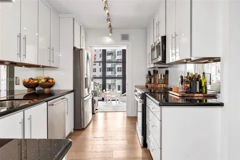 $1,150,000 | 9 Island Avenue, Unit 415, Miami Beach, FL 33139