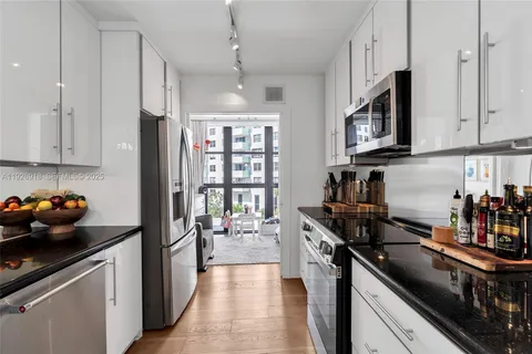 $1,150,000 | 9 Island Avenue, Unit 415, Miami Beach, FL 33139