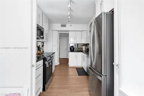 $1,150,000 | 9 Island Avenue, Unit 415, Miami Beach, FL 33139