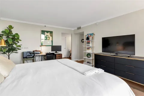 $1,150,000 | 9 Island Avenue, Unit 415, Miami Beach, FL 33139