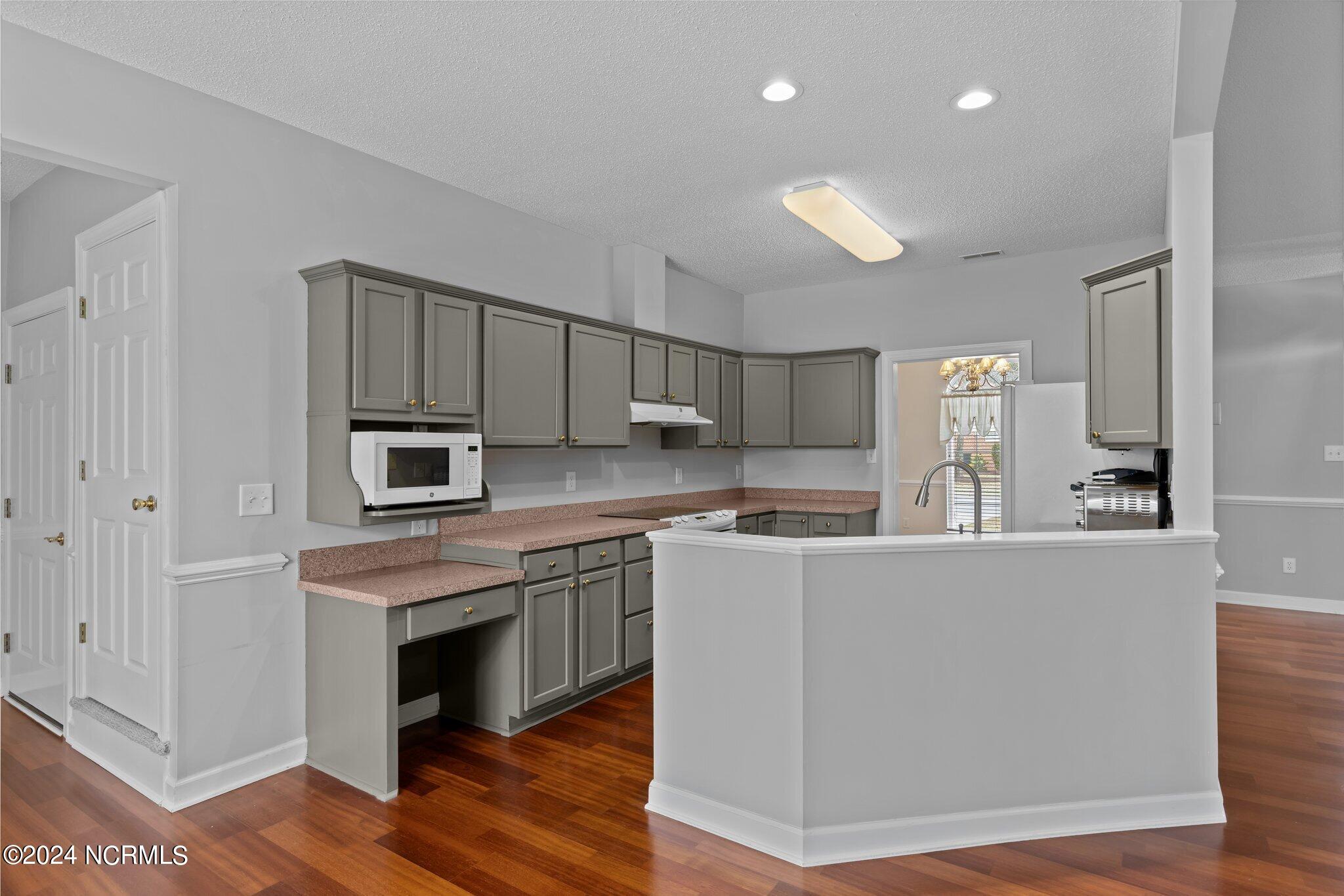 126 Neuchatel Road New Bern, NC 28562 - Photo 22 of 71 View from Eat in Area to Kitchen