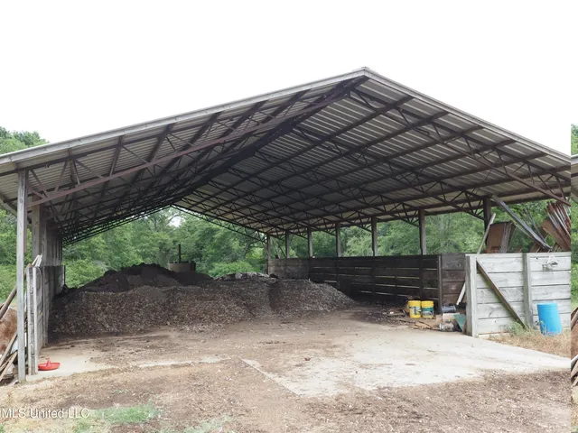 $1,100,000 | 571 Highway 583, Tylertown, MS 39667