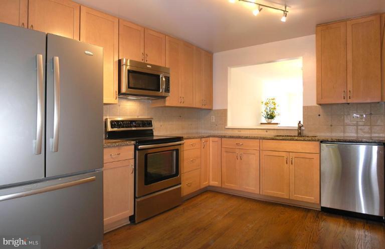 2012 Chadds Ford Drive Reston, VA 20191 - Photo 11 of 30 Kitchen #2