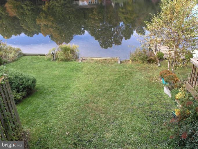 2012 Chadds Ford Drive Reston, VA 20191 - Photo 7 of 30 Back yard