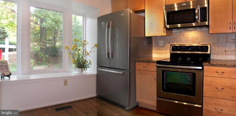 2012 Chadds Ford Drive Reston, VA 20191 - Photo 10 of 30 Kitchen