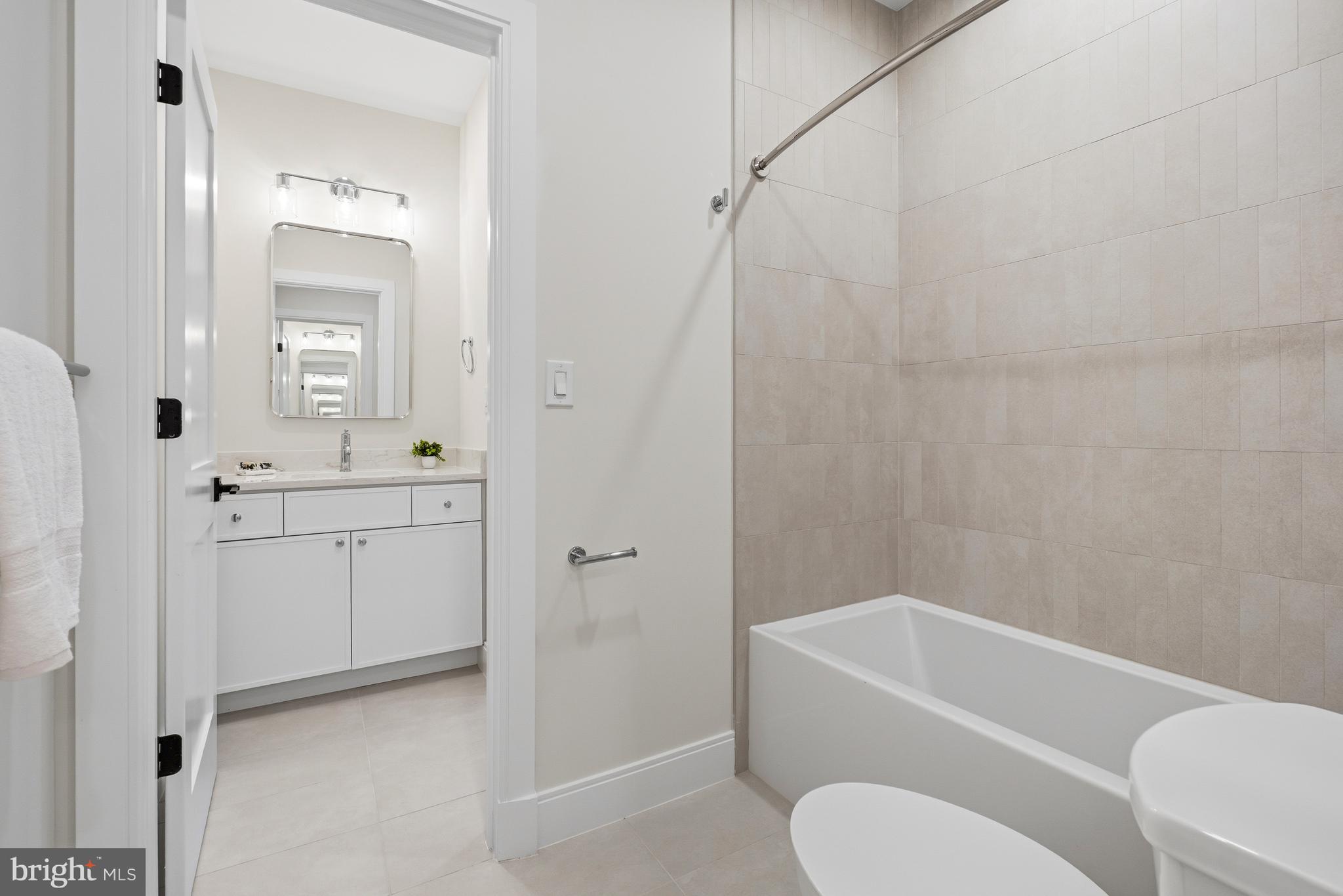 5507 Charlcote Road Bethesda, MD 20817 - Photo 31 of 40 Jack and Jill Bath