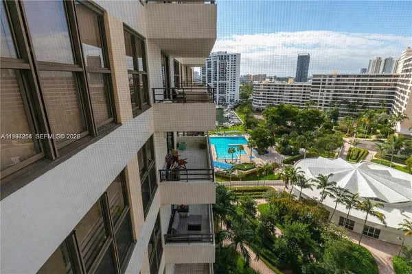 $3,000 | 2500 Parkview Drive, Unit 1418, Hallandale Beach, FL 33009