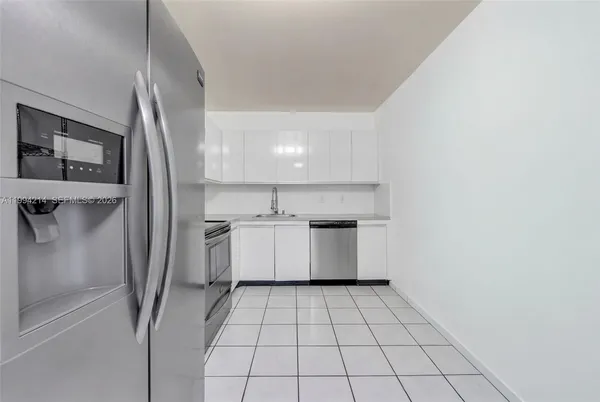 $3,000 | 2500 Parkview Drive, Unit 1418, Hallandale Beach, FL 33009