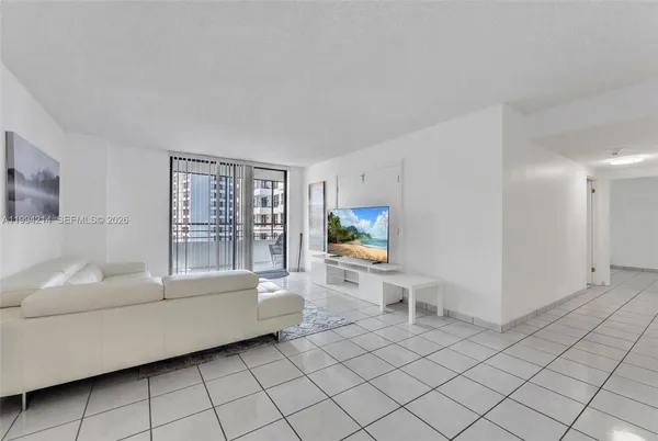 $3,000 | 2500 Parkview Drive, Unit 1418, Hallandale Beach, FL 33009