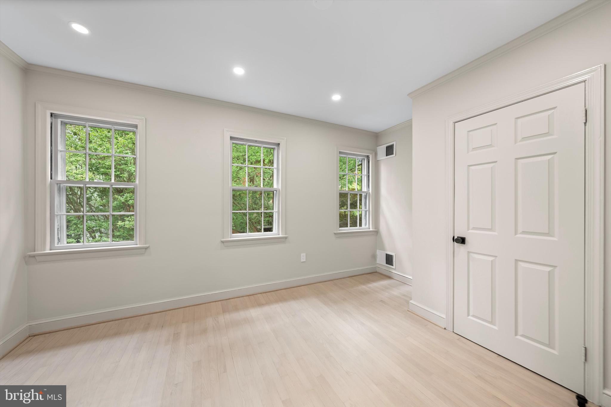 1525 35th Street Northwest Washington, DC 20007 - Photo 25 of 43 Bedroom 4