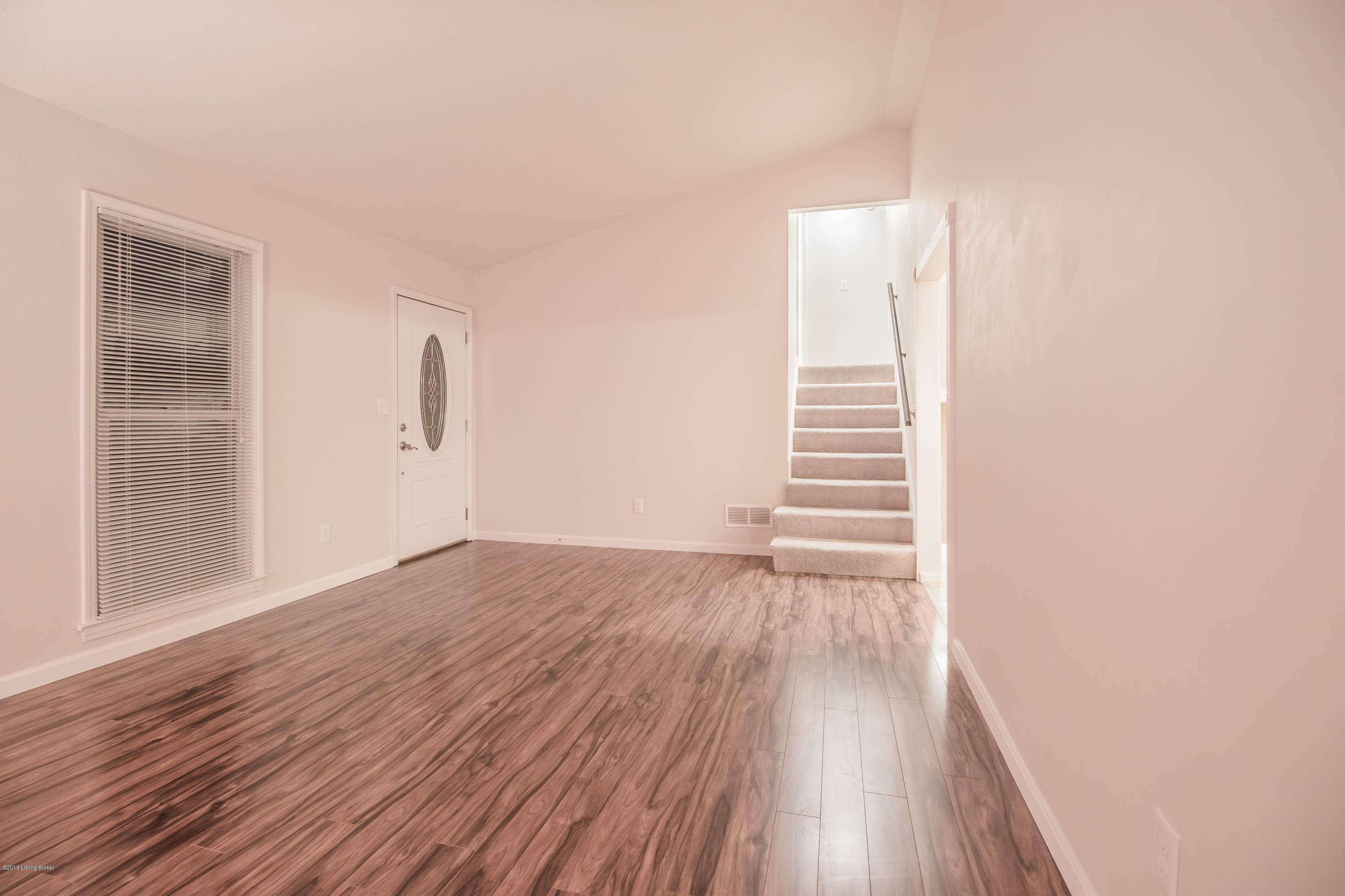 7308 Quail Ridge Road Louisville, KY 40291 - Photo 2 of 35 living room