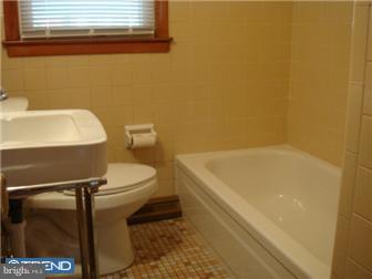 95 Blackwood Road Clementon, NJ 08021 - Photo 7 of 8 Bathroom