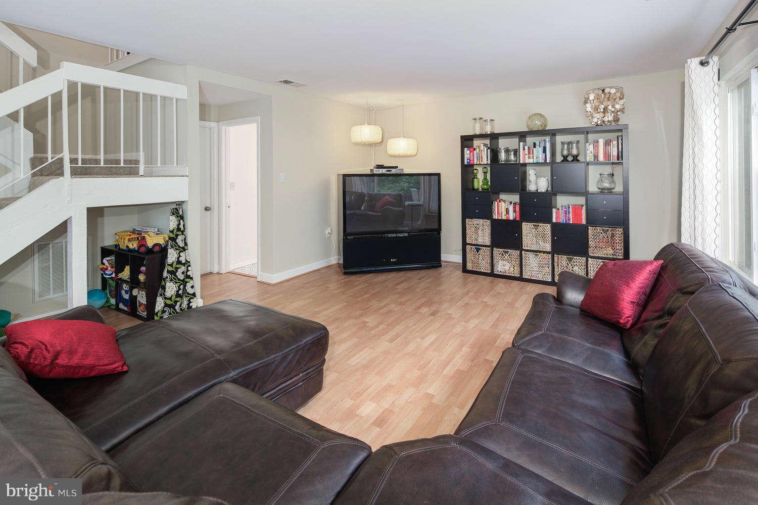 5908 Hall Street Springfield, VA 22152 - Photo 12 of 26 Family Room