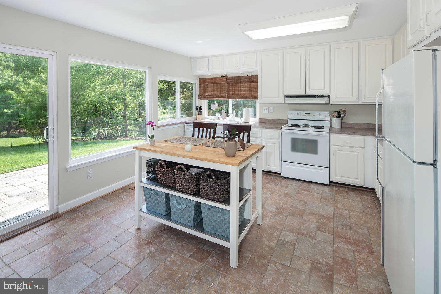 5908 Hall Street Springfield, VA 22152 - Photo 13 of 26 Kitchen