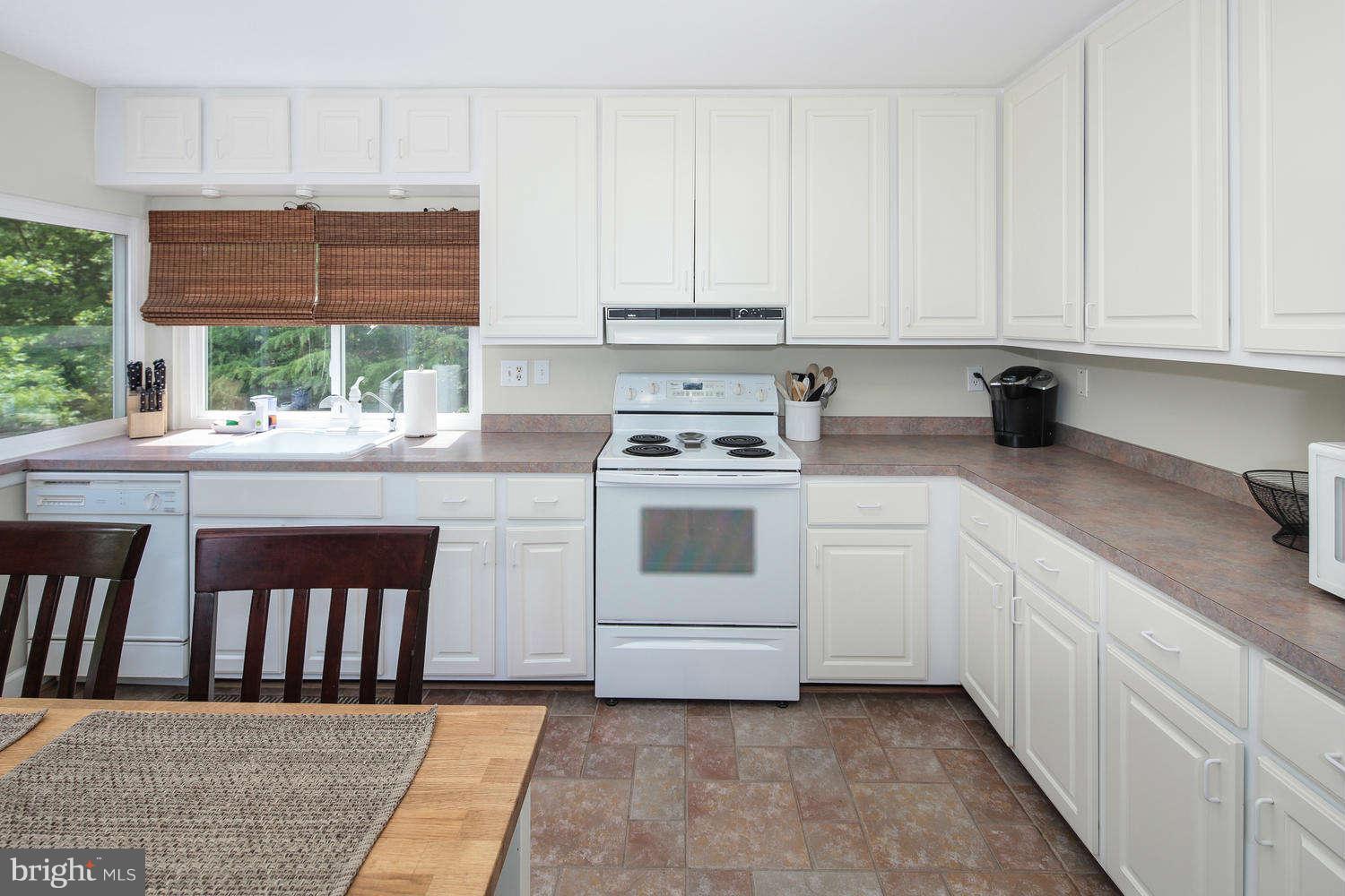 5908 Hall Street Springfield, VA 22152 - Photo 15 of 26 Kitchen