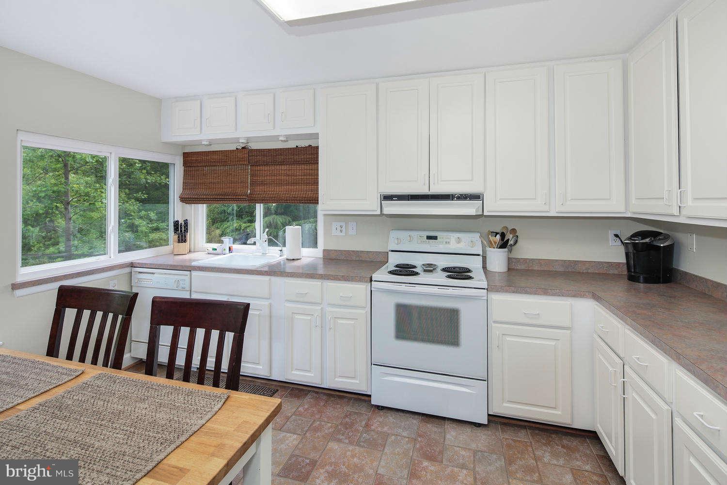 5908 Hall Street Springfield, VA 22152 - Photo 16 of 26 Kitchen