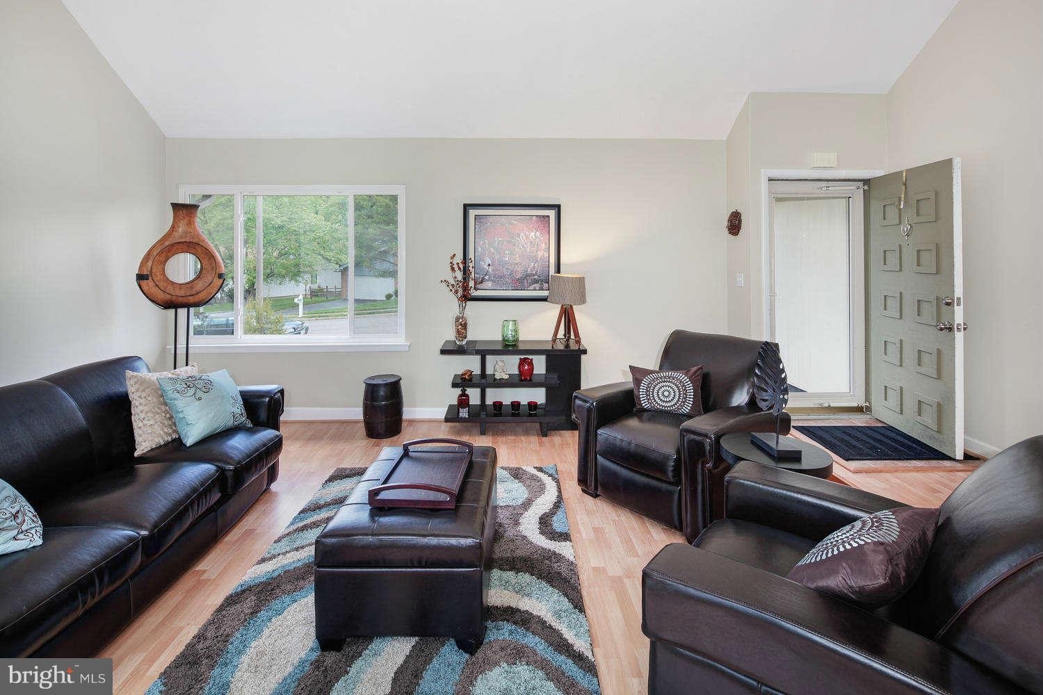 5908 Hall Street Springfield, VA 22152 - Photo 6 of 26 Interior (General)