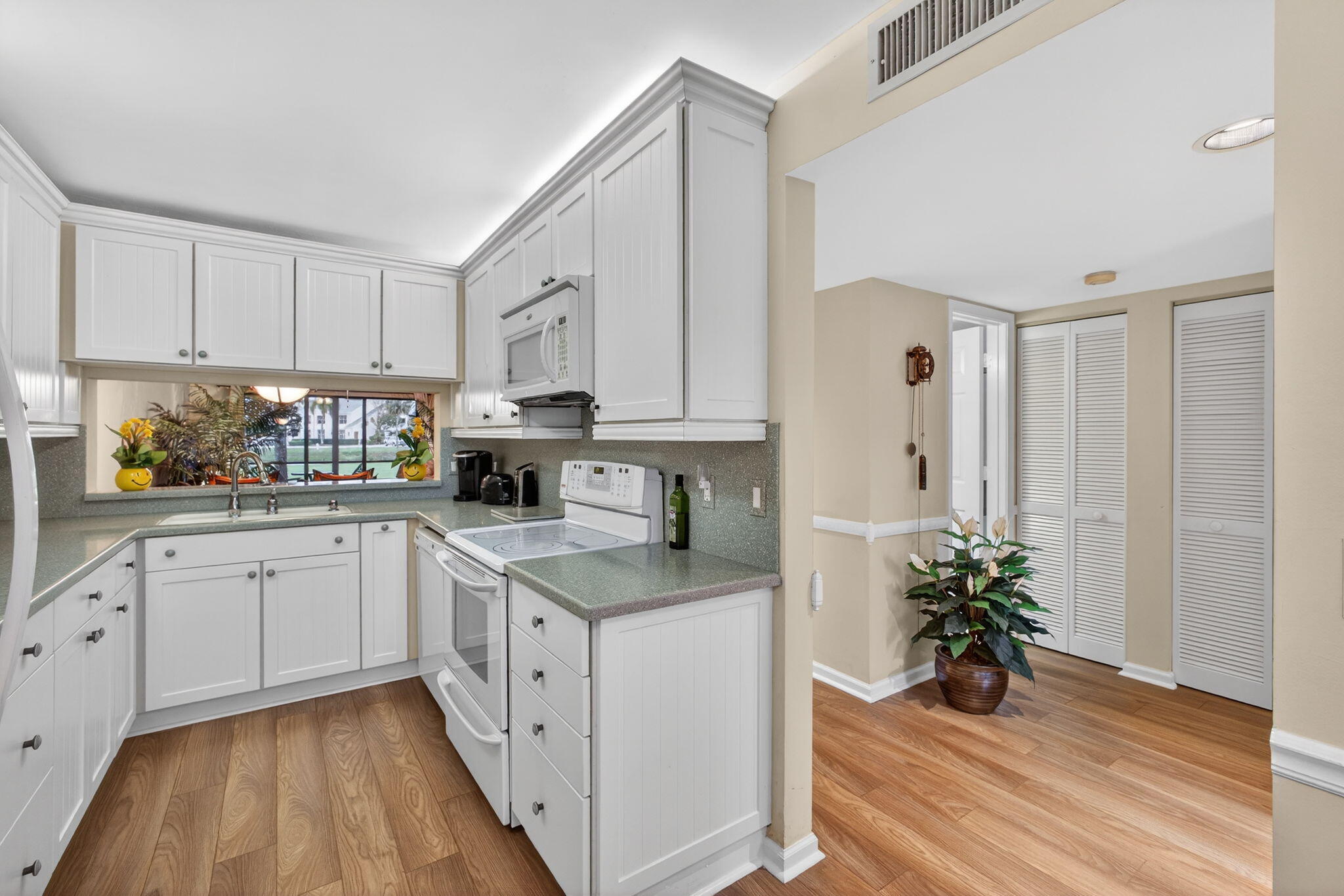 2041 Keystone Drive, Unit F Jupiter, FL 33458 - Photo 7 of 63 21-web-or-mls-5D1A8090