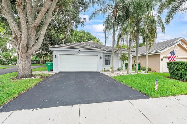 $609,000 | 9161 Lake Park Circle North, Davie, FL 33328
