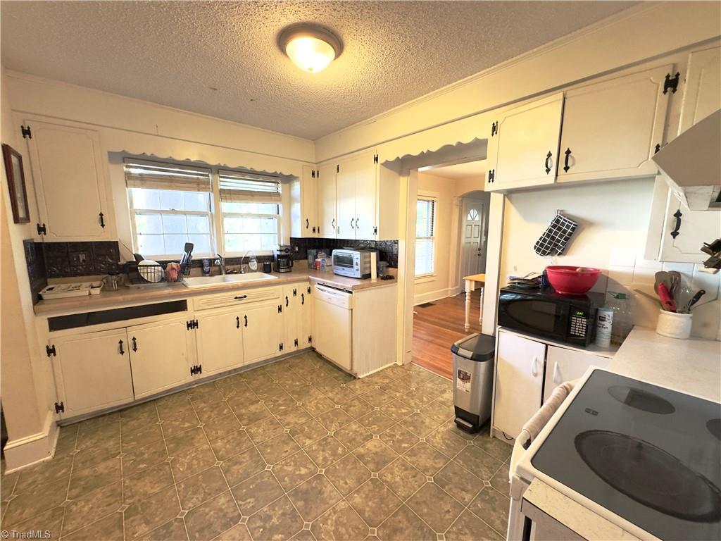 110 Harris Avenue Elkin, NC 28621 - Photo 13 of 34