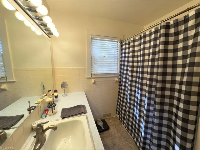 $200,000 | 110 Harris Avenue, Elkin, NC 28621