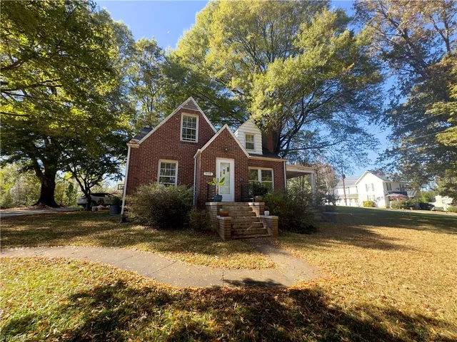 $200,000 | 110 Harris Avenue, Elkin, NC 28621