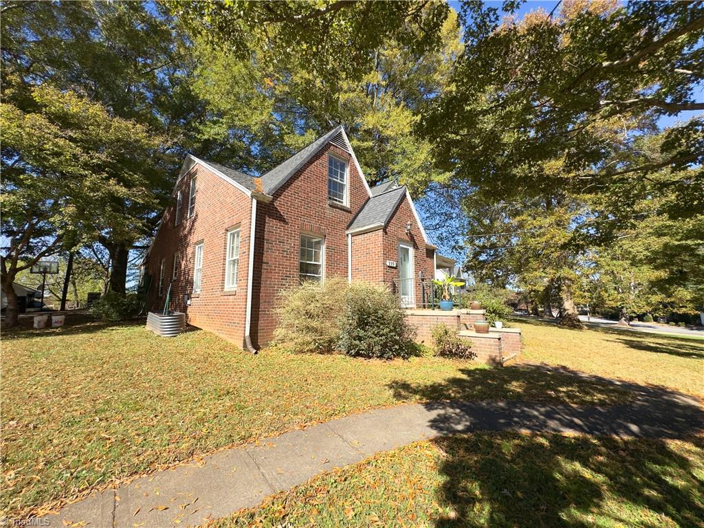 110 Harris Avenue Elkin, NC 28621 - Photo 5 of 34