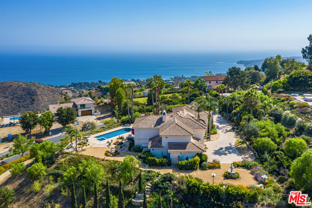 27425 Calicut Road Malibu, CA 90265 - Photo 2 of 22