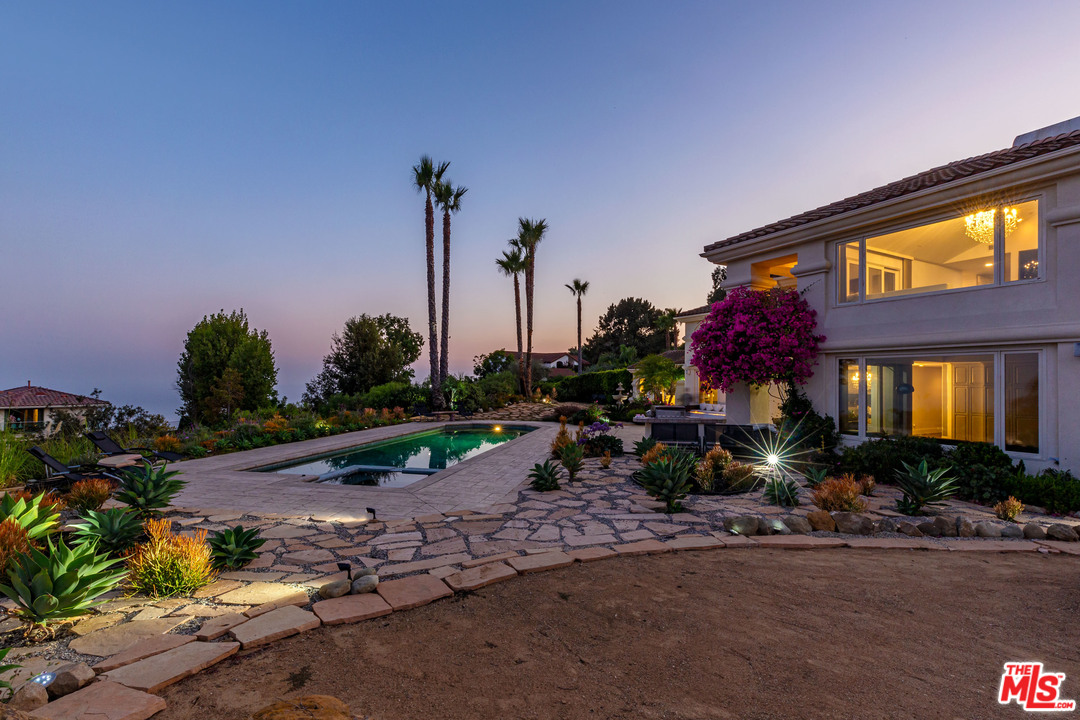 27425 Calicut Road Malibu, CA 90265 - Photo 16 of 22
