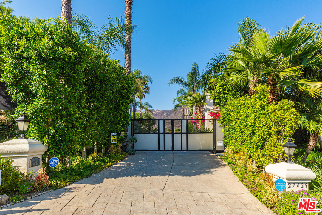 27425 Calicut Road Malibu, CA 90265 - Photo 4 of 22