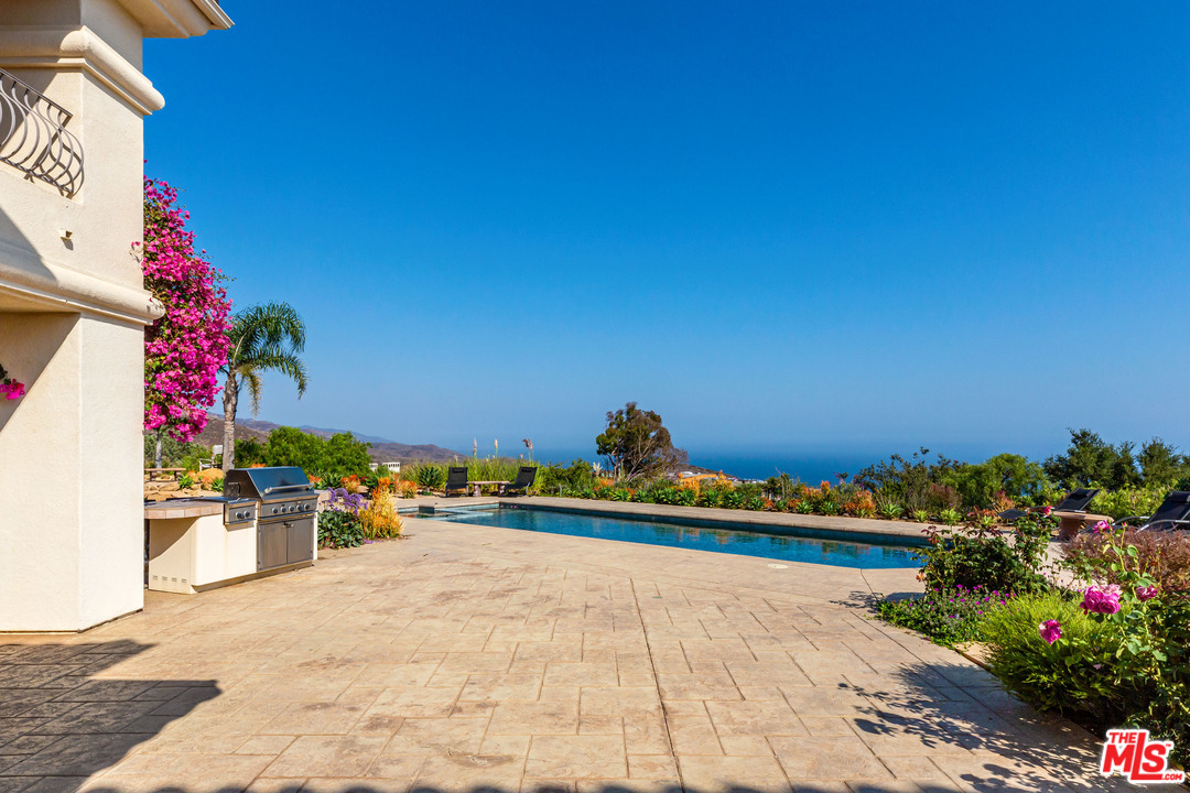 27425 Calicut Road Malibu, CA 90265 - Photo 8 of 22