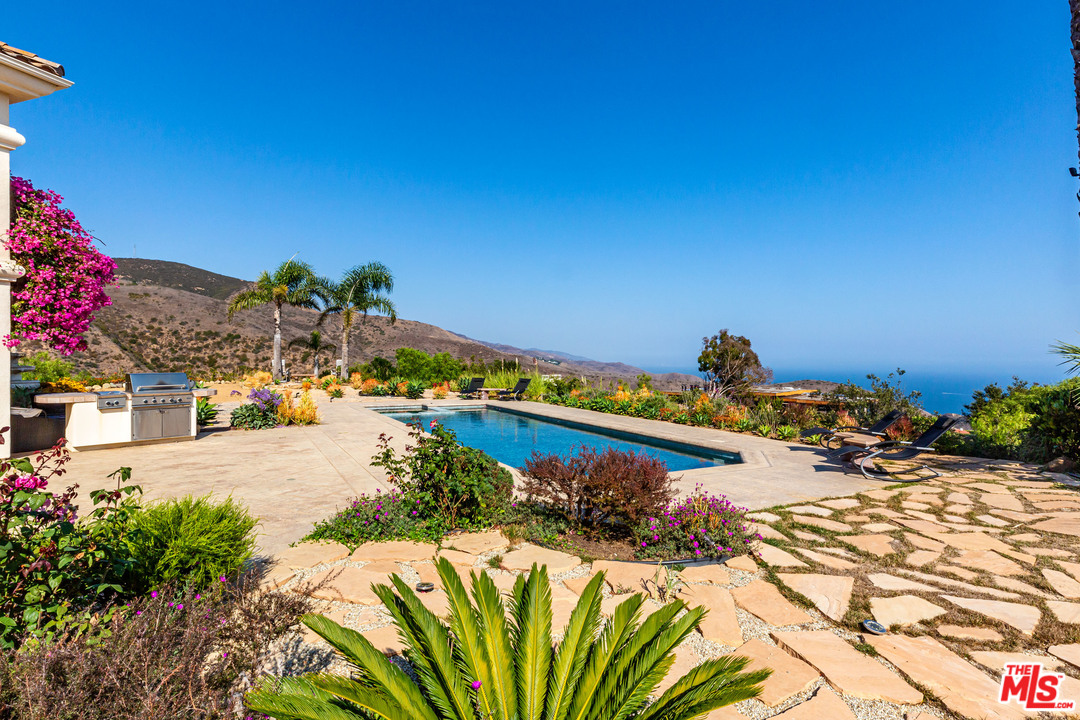 27425 Calicut Road Malibu, CA 90265 - Photo 9 of 22