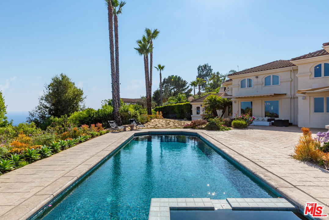 27425 Calicut Road Malibu, CA 90265 - Photo 10 of 22