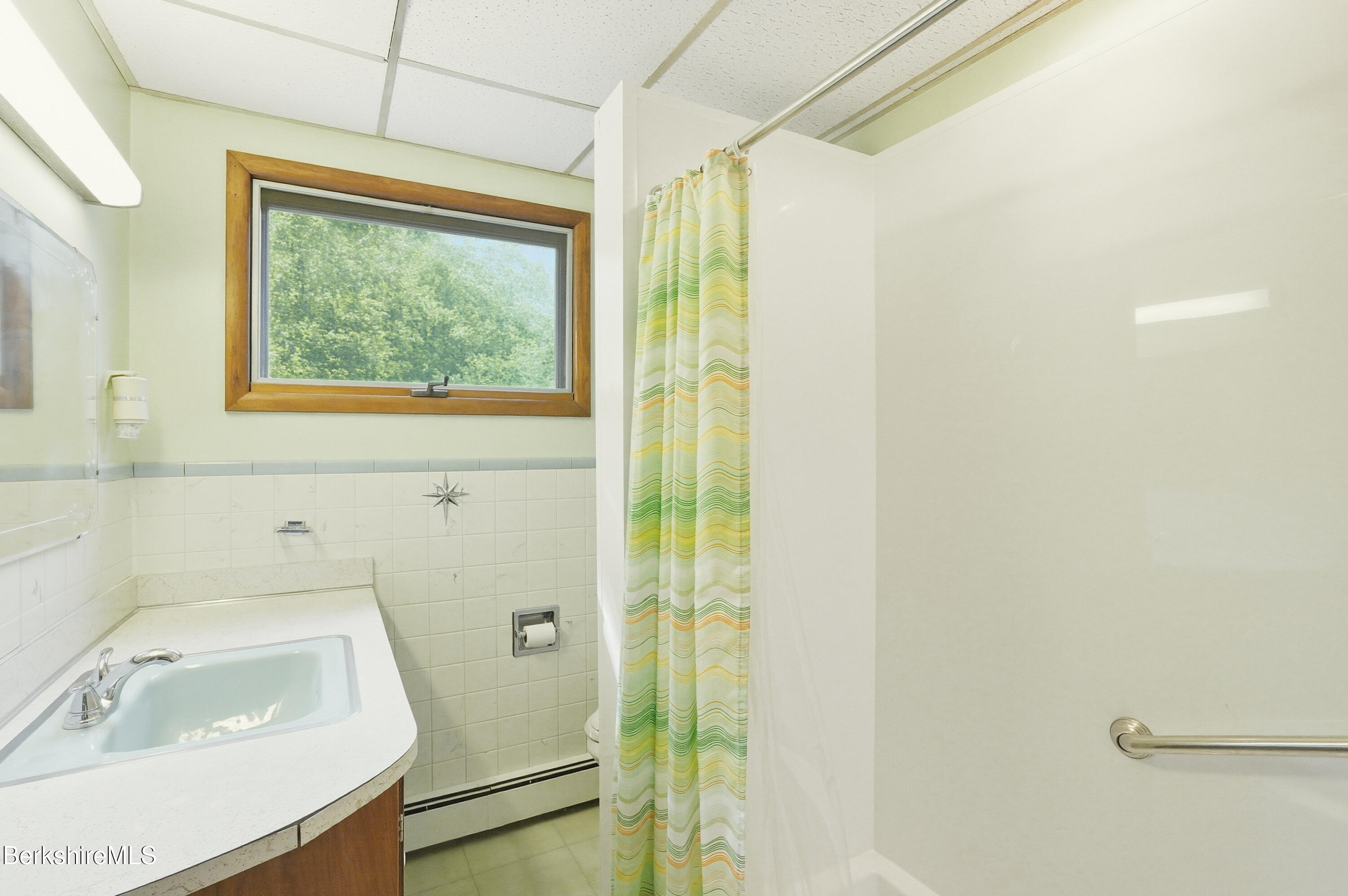 380 Cheshire Road Pittsfield, MA 01201 - Photo 17 of 37 $$001_cad07112 (19)