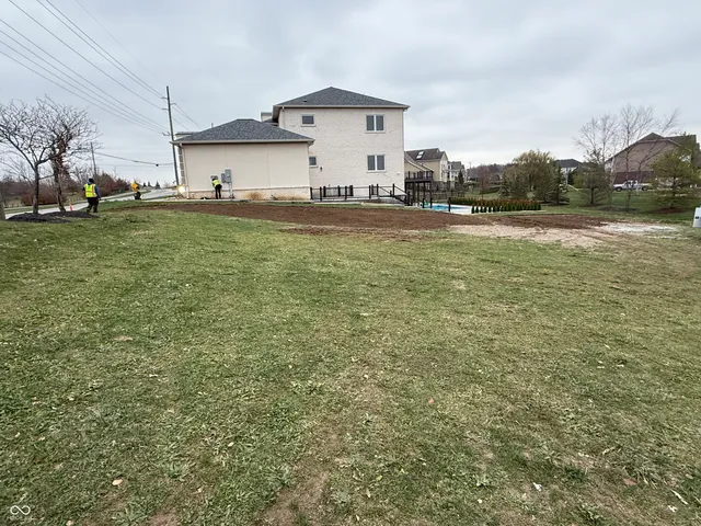 $335,000 | 3733 West 121st Street, Zionsville, IN 46077