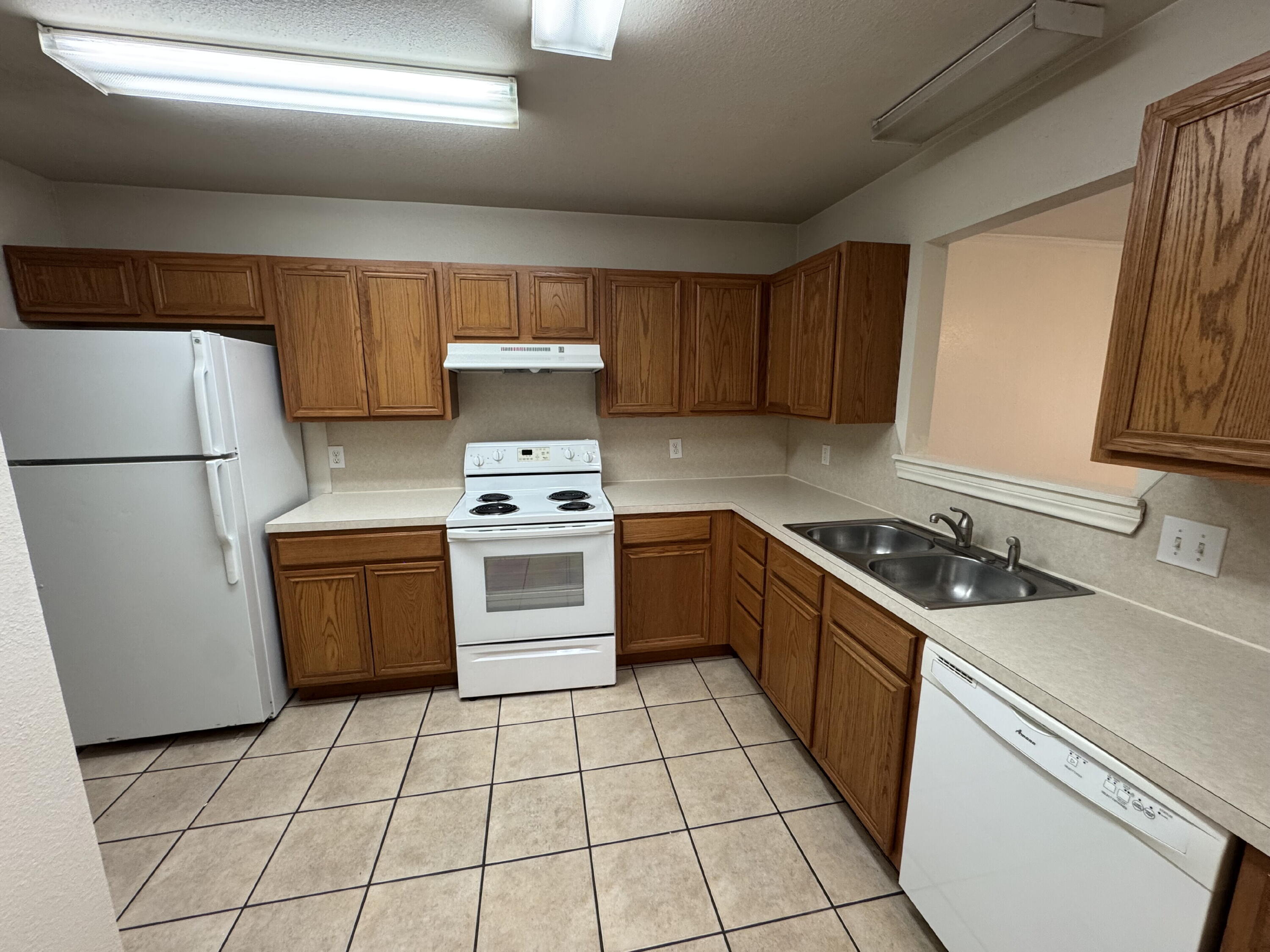 5404 Marshall Street, Unit B Lubbock, TX 79416 - Photo 3 of 11 IMG_1031