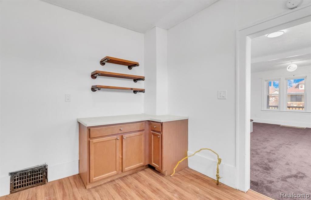 5573 Montclair Street Detroit, MI 48213 - Photo 14 of 40