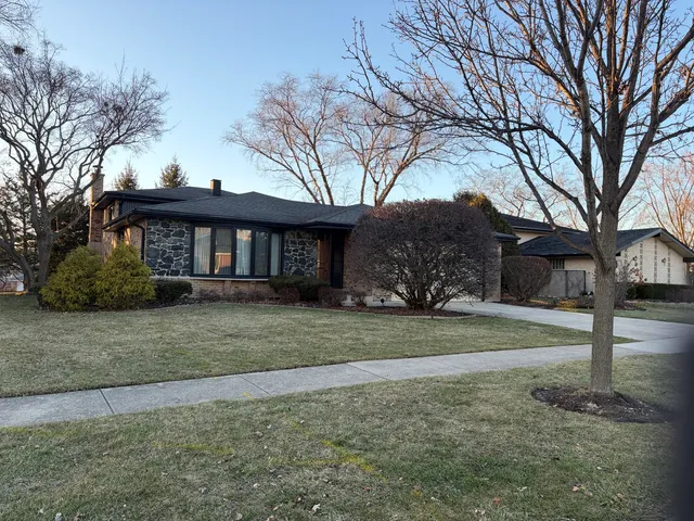 $520,000 | 7700 Apple Tree Lane, Willowbrook, IL 60527