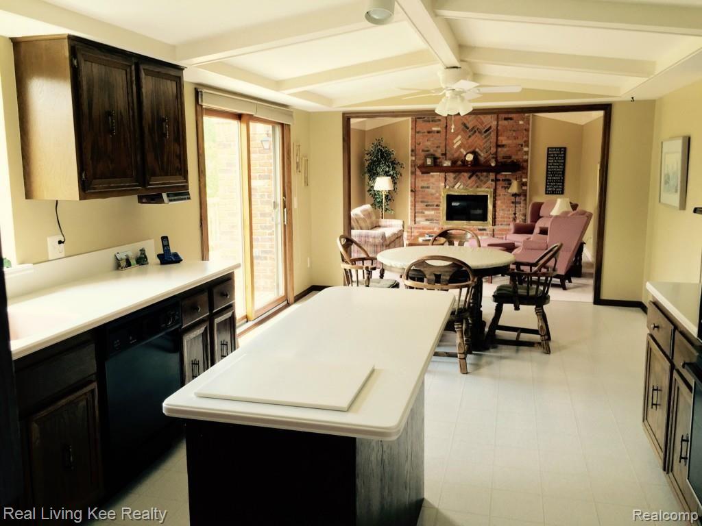 3576 Salem Drive Rochester, MI 48306 - Photo 8 of 30 FullSizeRender (26).jpg