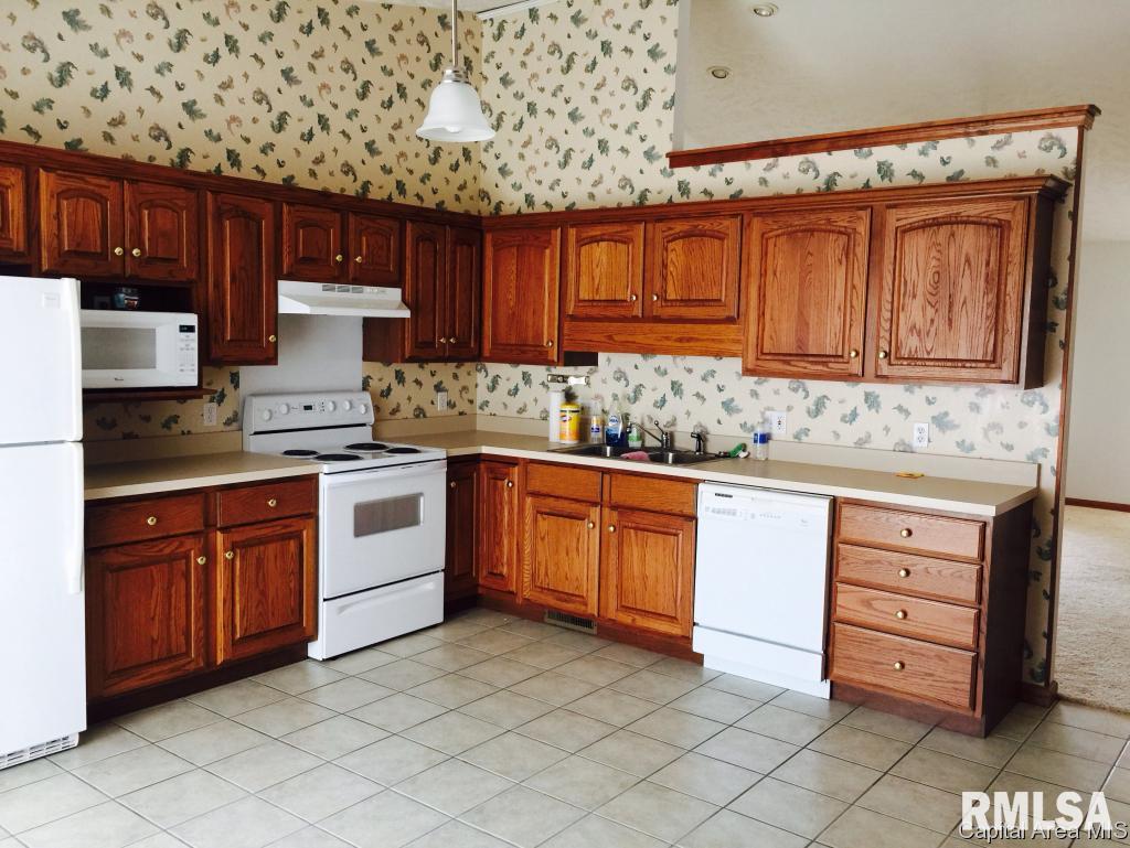 3220 Sequoia Drive Springfield, IL 62712 - Photo 5 of 11 Gallery Image 5