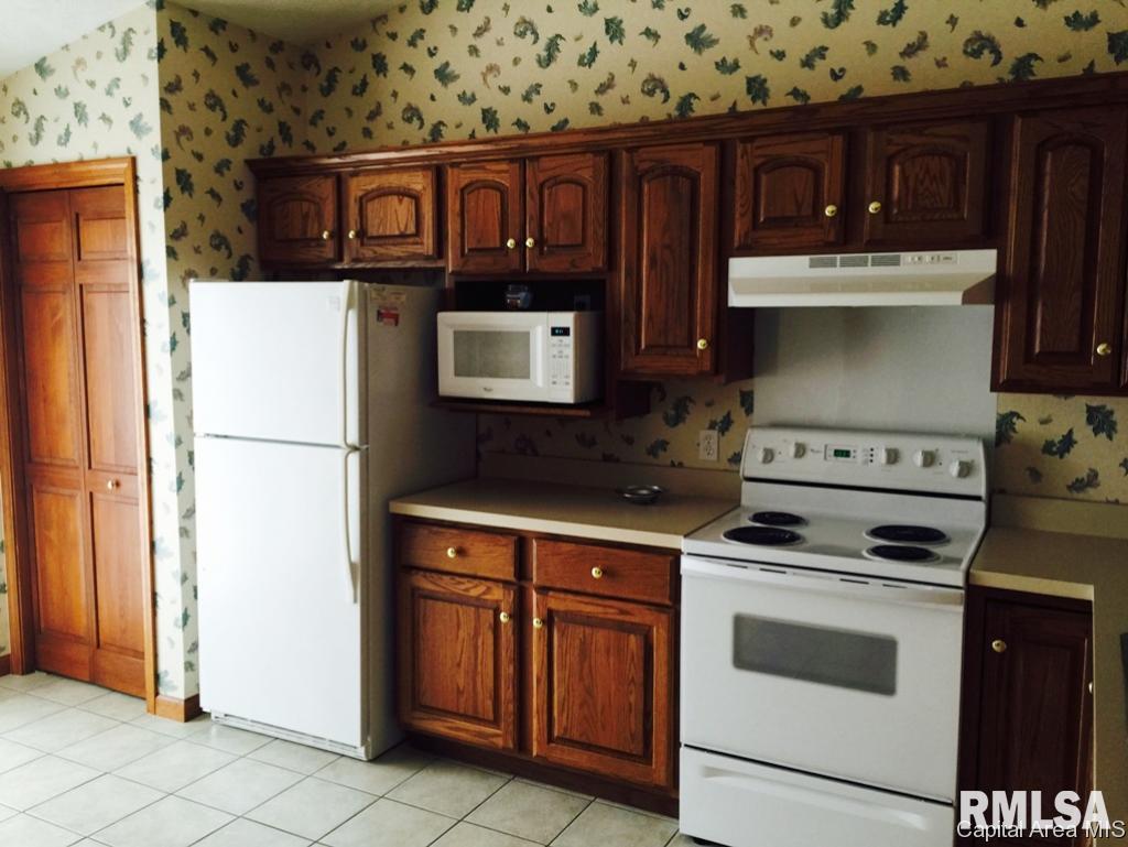 3220 Sequoia Drive Springfield, IL 62712 - Photo 7 of 11 Gallery Image 7