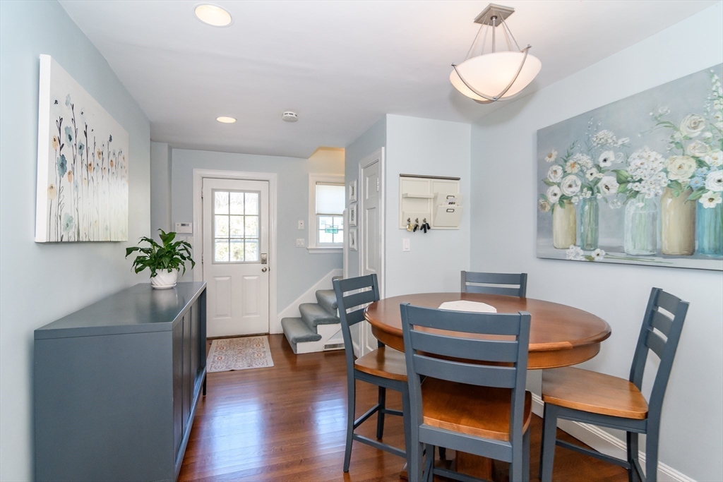 35 Arnold Road Wellesley, MA 02481 - Photo 11 of 28