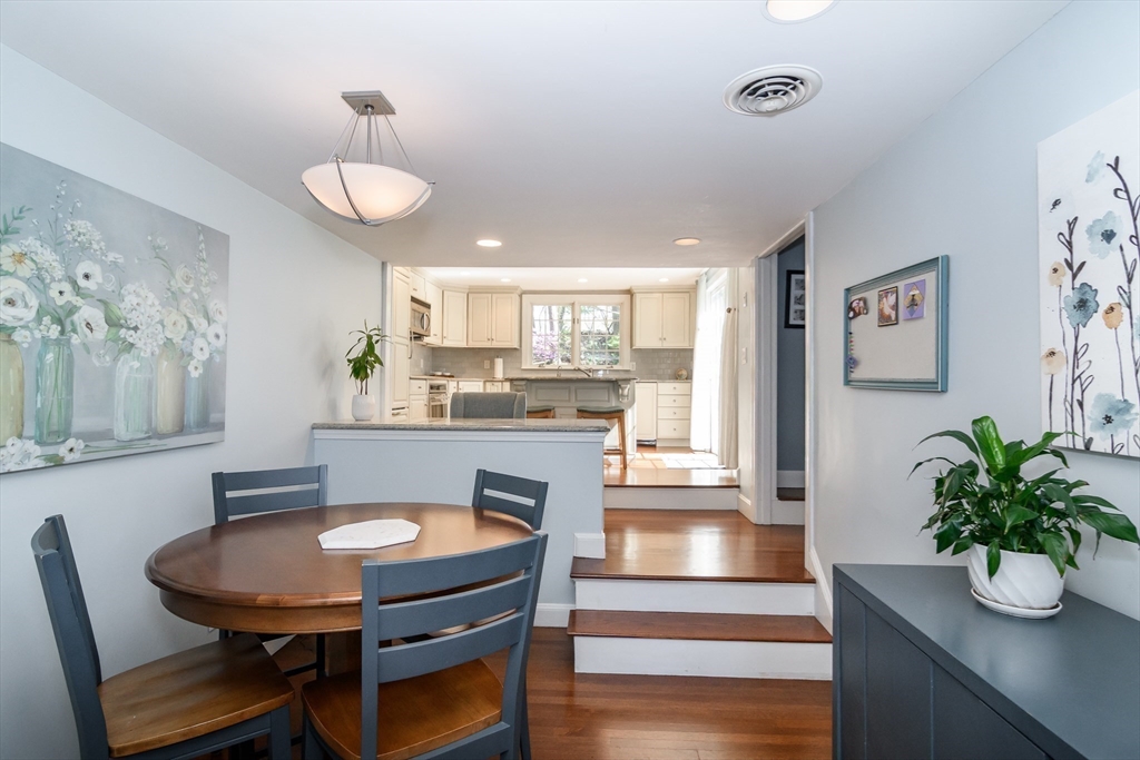 35 Arnold Road Wellesley, MA 02481 - Photo 12 of 28