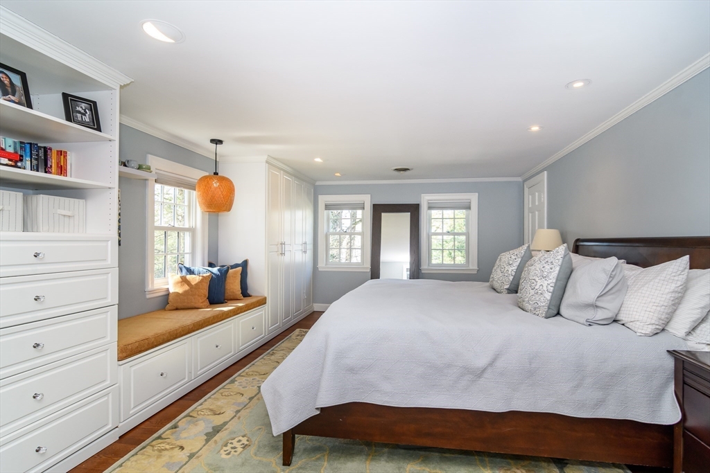 35 Arnold Road Wellesley, MA 02481 - Photo 15 of 28