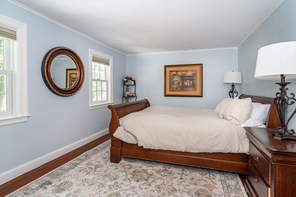 35 Arnold Road Wellesley, MA 02481 - Photo 17 of 28