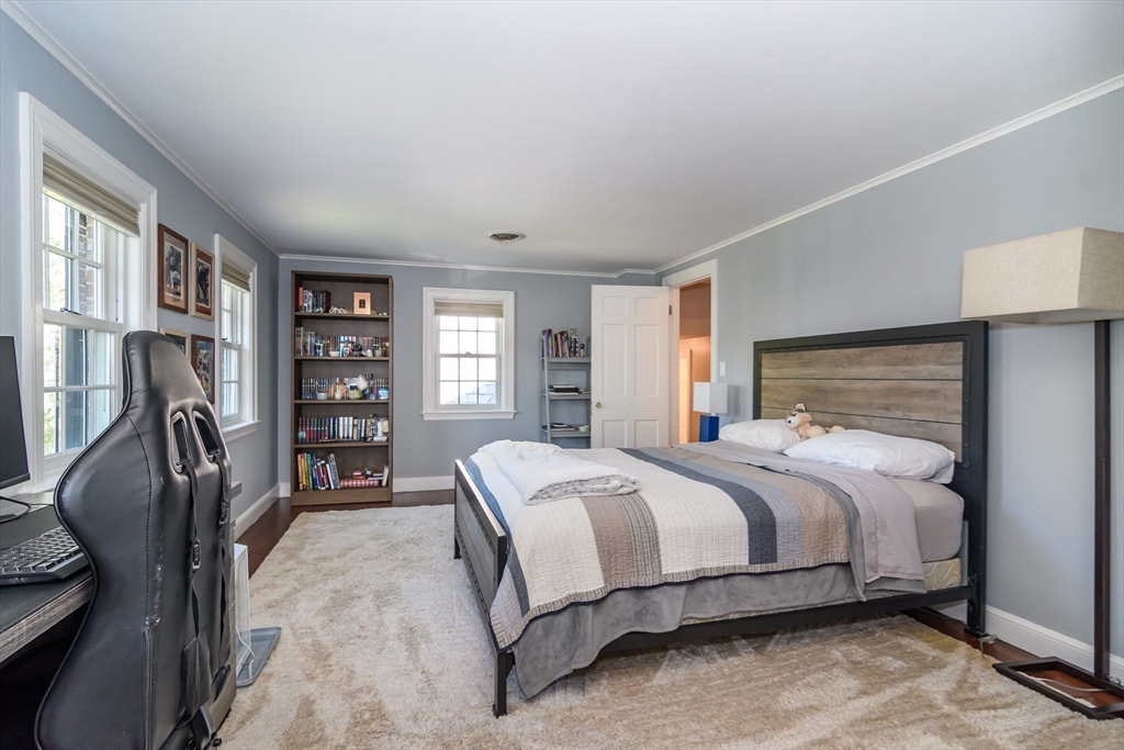 35 Arnold Road Wellesley, MA 02481 - Photo 18 of 28