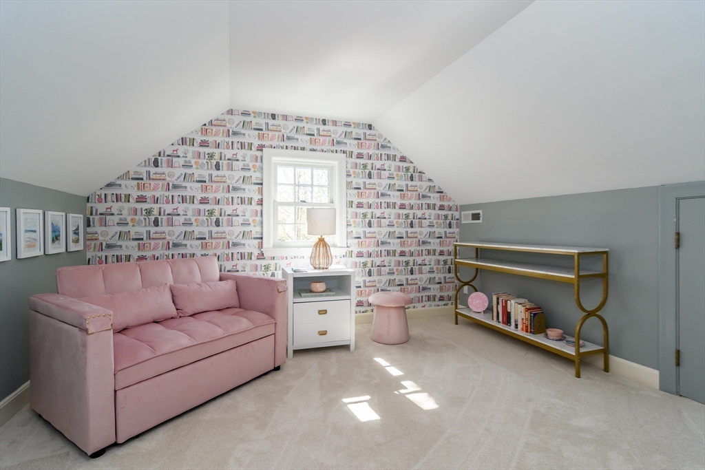 35 Arnold Road Wellesley, MA 02481 - Photo 20 of 28